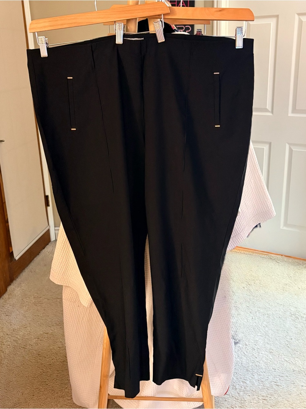 Laura Classic Black Ankle-Length Trousers for Women 22